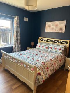 Benabbey, 3-Bed Detached Home Private Garden, - 3