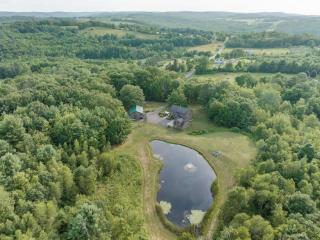 Hot Tub, Private Pond , 12-Acr Retreat - Sleep 14 - 9