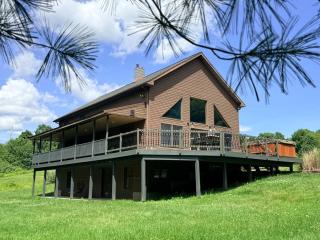 Hot Tub, Private Pond , 12-Acr Retreat - Sleep 14 - 8