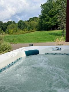 Hot Tub, Private Pond , 12-Acr Retreat - Sleep 14 - 7