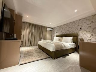 Kensington Royal Park Hotel - 9