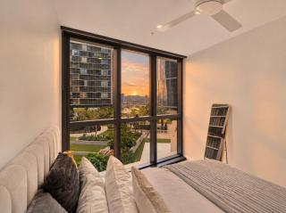 Spacious KingBed 2BR at Queen's Wharf with Pool & Gym - 4