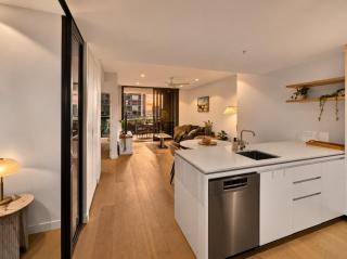Spacious KingBed 2BR at Queen's Wharf with Pool & Gym - 3