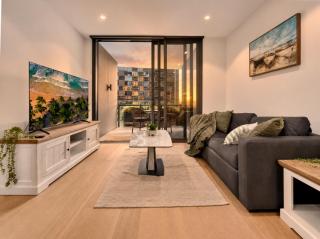 Spacious KingBed 2BR at Queen's Wharf with Pool & Gym - 0