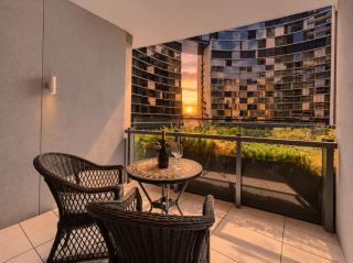 Spacious KingBed 2BR at Queen's Wharf with Pool & Gym - 2