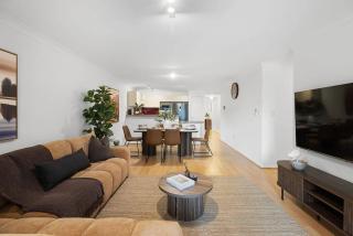 Newly Styled - Spacious East Perth 3BR - 9