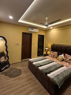 Luxury 2 Bedroom Escape with Breathtaking Panoramic Views - 2