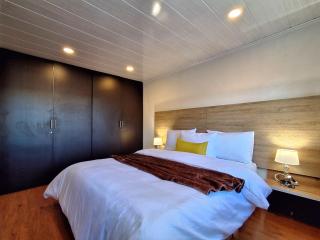 Big group stays, minutes from hotspots&private BBQ - 5