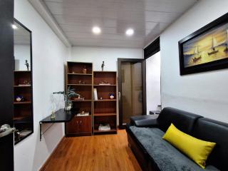 Big group stays, minutes from hotspots&private BBQ - 1