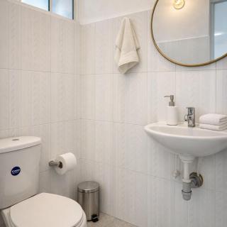 3BR duplex, Self checkin, patio, 10 min to airport - 8