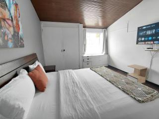 3BR duplex, Self checkin, patio, 10 min to airport - 5