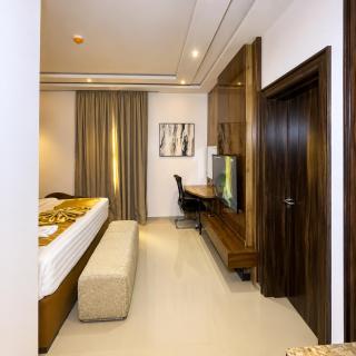 Golden Bella Hotel & Suites - 4