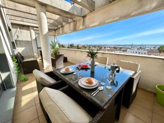 GATU Ático Parra, parking gratis, piscina común, terraza- Mayores de 25 años y familias - 0