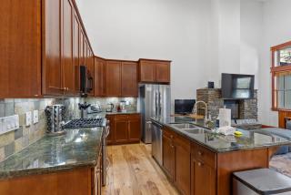 Red Slate Canyon - Modern 2-Story Condo - 5