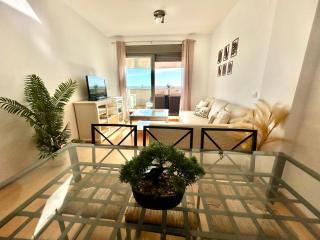 GATU Ático Parra, parking gratis, piscina común, terraza- Mayores de 25 años y familias - 2