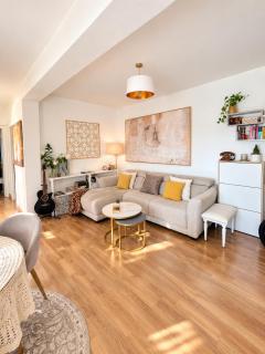 Lovely Double Bedroom for Women Only in Marbella Center - 7