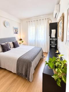 Lovely Double Bedroom for Women Only in Marbella Center - 0