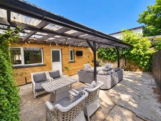6 Eyre Square Lane - 9