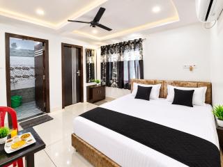 Motibagh Colony Hotel SLMR Residency Near Mahakaleshwar Temple# Parking # Restaurant - Best Hotel, Ujjain - 1