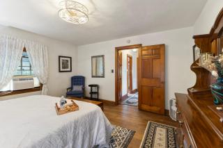 RIVERSIDE STORYBOOK COTTAGE sleeps 8-10 - 7