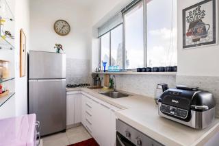 Quiet and Spacious Luxury Apartment with Splendid View between Carmel and Downtown - 4