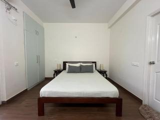 Furnished 3 BHK Quick Access to Hubs & Markets - 1
