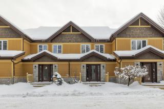 Farmhouse-Style Townhouse - 3 Floors - Fireplace - 0