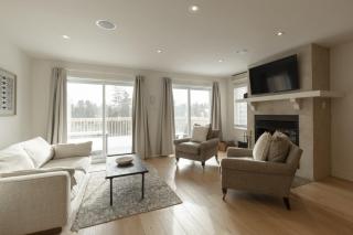 Farmhouse-Style Townhouse - 3 Floors - Fireplace - 5