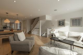 Farmhouse-Style Townhouse - 3 Floors - Fireplace - 1