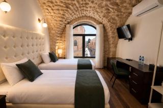 Petrakis Inn - 8