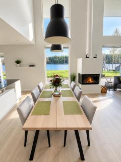 Arctic riverside house, hot tub and services - 2