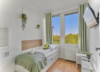 3 Bedroom Apartment-5 Beds Workspace and Smart TV in Every Bedroom near Messe München Fast WiFi Ideal for Business Travellers - 2