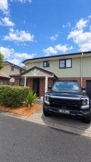 Cosy Suburban Townhouse - 0