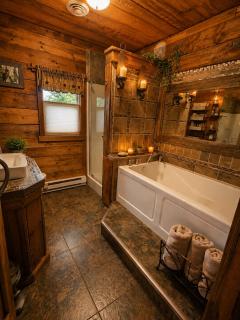 Riverfront Couples Retreat 7mi to Ivy Black Kayaks Outdoor Bar -  - 6