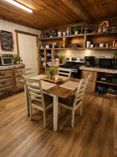 Riverfront Couples Retreat 7mi to Ivy Black Kayaks Outdoor Bar -  - 5