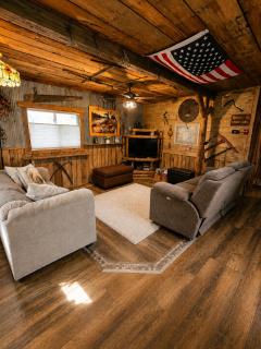 Riverfront Couples Retreat 7mi to Ivy Black Kayaks Outdoor Bar -  - 4