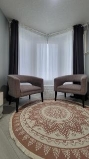 Cozy, 2 Bedrm Suite on Golf Course in Douglasdale - 9