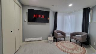 Cozy, 2 Bedrm Suite on Golf Course in Douglasdale - 8