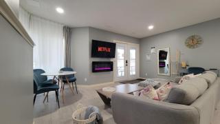 Cozy, 2 Bedrm Suite on Golf Course in Douglasdale - 2