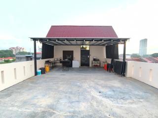 Melaka Hideaway Villa WALKUP Apartment, BBQ, POOL Next Jonker Street - 1