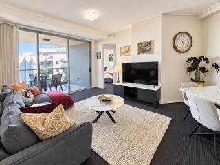 The Gilded Gallery I Art-Inspired Luxe Retreat - Brisbane - 9