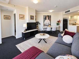The Gilded Gallery I Art-Inspired Luxe Retreat - Brisbane - 8