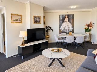 The Gilded Gallery I Art-Inspired Luxe Retreat - Brisbane - 2