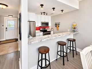 Great Location, Pool, Blue Mountain 2 BDRM Dream - 4