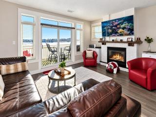 Great Location, Pool, Blue Mountain 2 BDRM Dream - 0