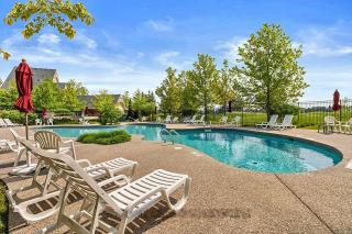 Great Location, Pool, Blue Mountain 2 BDRM Dream - 8