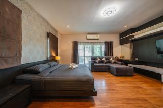 MAHI Pool Villa 4BR Near Airport & Old Town - 6