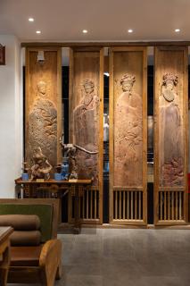 THE COLLECTOR Yangshuo - A Living Museum of Chinese Antiques, Art, Tea & Riverside Retreat - Swimming Pool & Dining - E-Bike Tours - 4