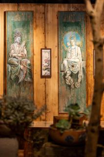 THE COLLECTOR Yangshuo - A Living Museum of Chinese Antiques, Art, Tea & Riverside Retreat - Swimming Pool & Dining - E-Bike Tours - 2