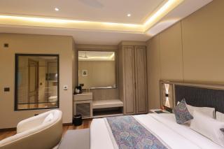 Hampton By IC's - 7